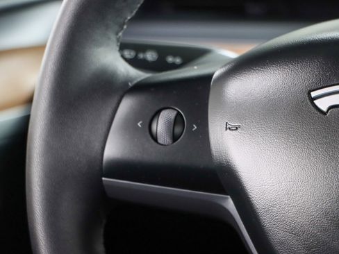 Used 2025 Tesla Model Y Long Range image 13