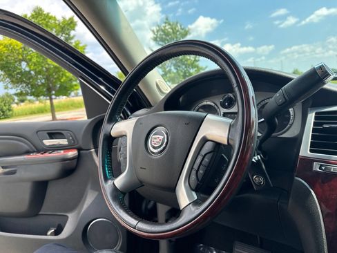Used 2011 Cadillac Escalade EXT Premium AWD/4WD image 20
