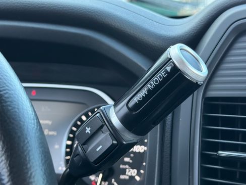 Used 2023 Nissan Titan SV w/ SV Convenience Package AWD/4WD image 19