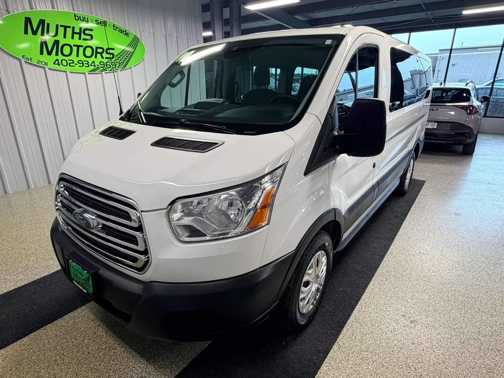 Used 2019 Ford Transit 150 XLT RWD image 1