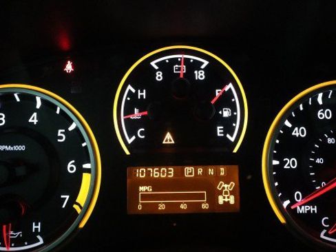 Used 2015 Nissan Titan SV w/ SV Value Truck Package AWD/4WD image 19