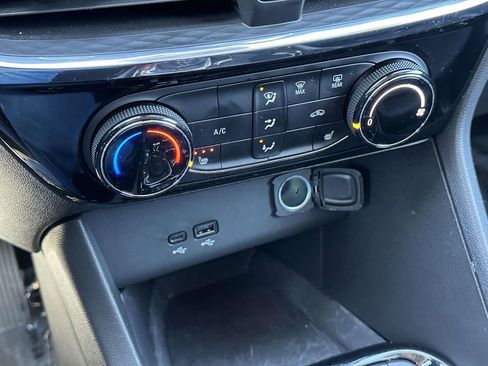 Used 2025 Buick Encore GX Sport Touring w/ Comfort Package image 27