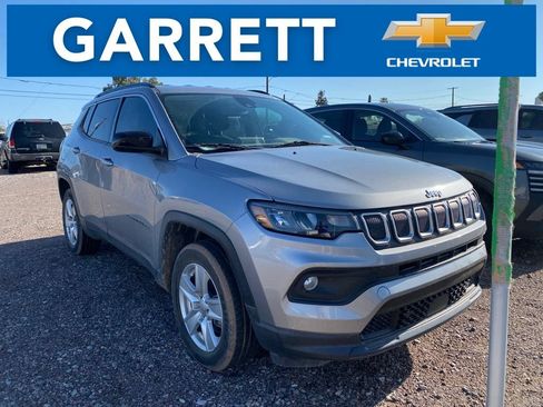 Used 2022 Jeep Compass Latitude w/ Convenience Group AWD/4WD image 1