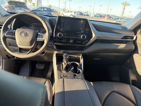 Used 2022 Toyota Highlander XLE image 14
