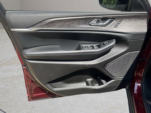 Used 2024 Jeep Grand Cherokee L Limited image 23