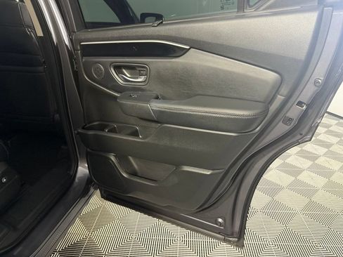 Used 2025 Honda Pilot EX-L image 31
