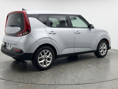 Used 2025 Kia Soul LX w/ LX Technology Package FWD image 9