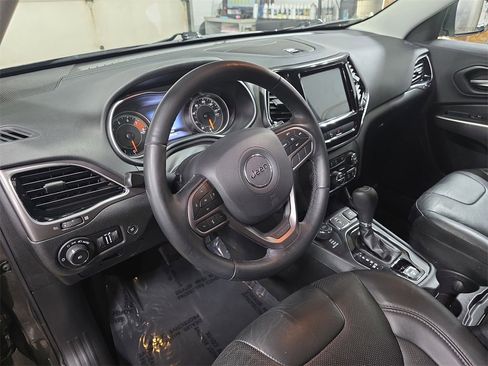 Used 2019 Jeep Cherokee Limited image 17