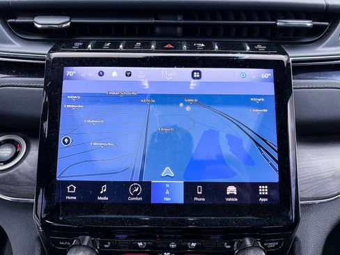 Used 2022 Jeep Grand Cherokee Overland w/ Luxury Tech Group IV image 6