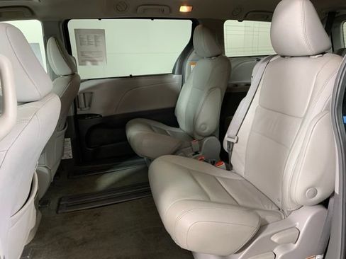 Used 2018 Toyota Sienna XLE FWD image 7