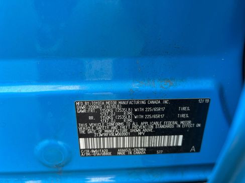 Used 2020 Toyota RAV4 XLE w/ Carpet Mat Package FWD image 23