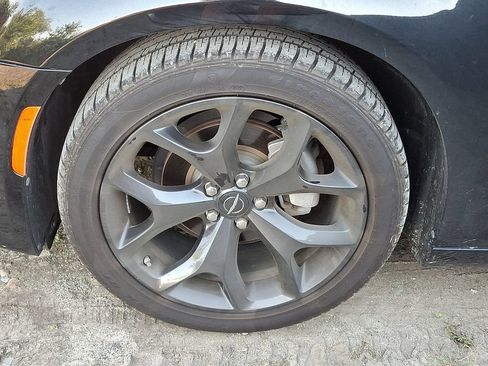 Used 2023 Chrysler 300 Touring L w/ Comfort Group RWD image 8
