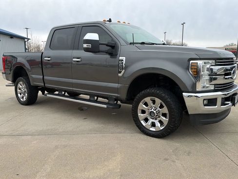 Used 2019 Ford F250 Lariat w/ Chrome Package image 32