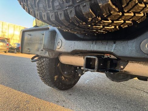 Used 2023 Ford Bronco Wildtrak image 9