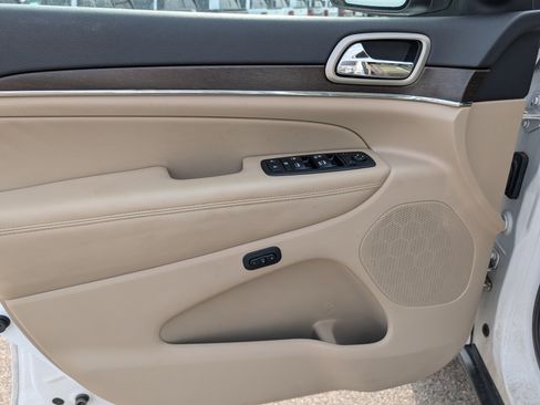 Used 2017 Jeep Grand Cherokee Limited w/ Trailer Tow Group IV image 22