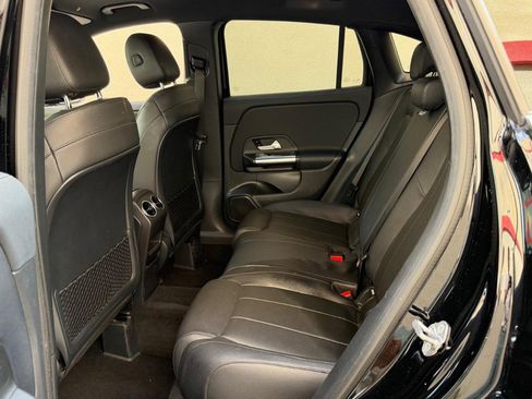 Used 2021 Mercedes-Benz GLA 250 4MATIC w/ Premium Package image 16