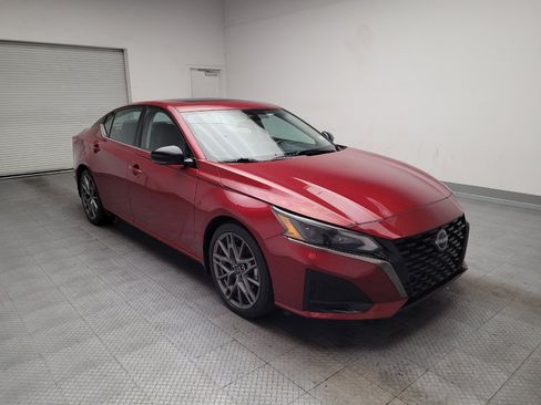 Used 2024 Nissan Altima 2.0 SR FWD image 13