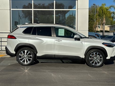 Certified 2023 Toyota Corolla Cross XLE image 4