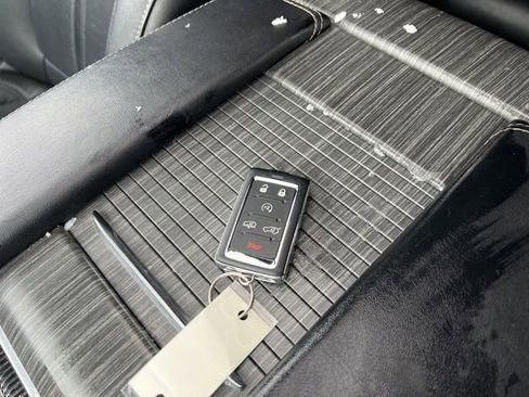 Used 2023 Jeep Wagoneer L Series III w/ Premium Group I image 18