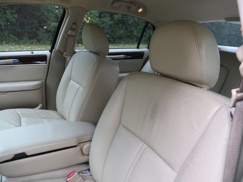 Used 2008 Lincoln Town Car Signature Limited image 10