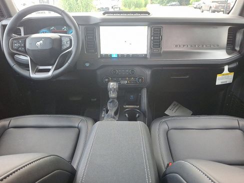 New 2025 Ford Bronco Badlands image 10