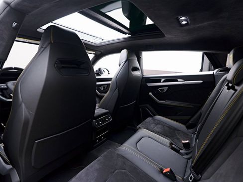 Used 2021 Lamborghini Urus image 43