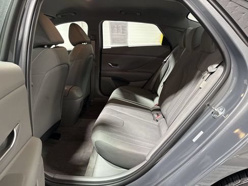 Used 2024 Hyundai Elantra SEL FWD image 23