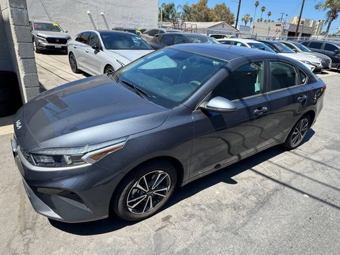 Used 2023 Kia Forte LXS w/ LXS Technology Package FWD image 2