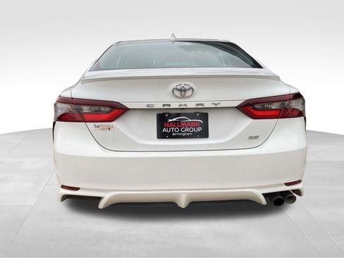 Used 2024 Toyota Camry SE image 3