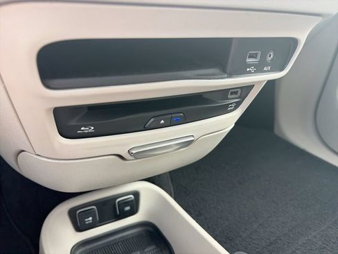 Used 2018 Chrysler Pacifica Touring-L Plus FWD image 26
