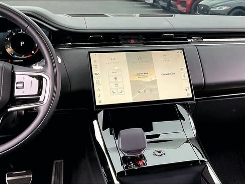 Used 2025 Land Rover Range Rover Sport Autobiography image 9