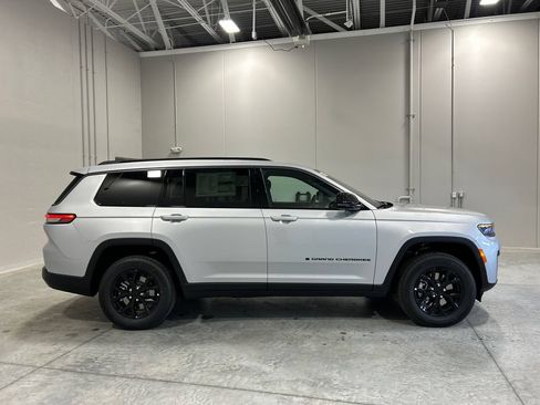 New 2026 Jeep Grand Cherokee L 4WD image 5