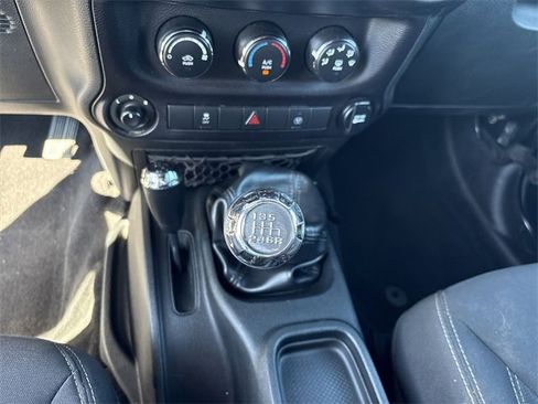 Used 2016 Jeep Wrangler Unlimited Sahara w/ Connectivity Group image 29