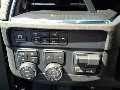 Used 2025 Chevrolet Tahoe RST w/ Advanced Technology Package AWD/4WD image 11