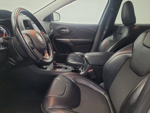 Used 2021 Jeep Cherokee Latitude Plus image 17