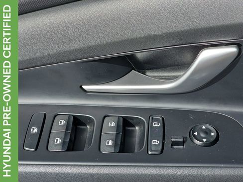 Certified 2025 Hyundai Elantra Limited image 33