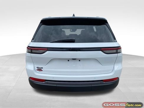 New 2026 Jeep Grand Cherokee Altitude AWD/4WD image 4