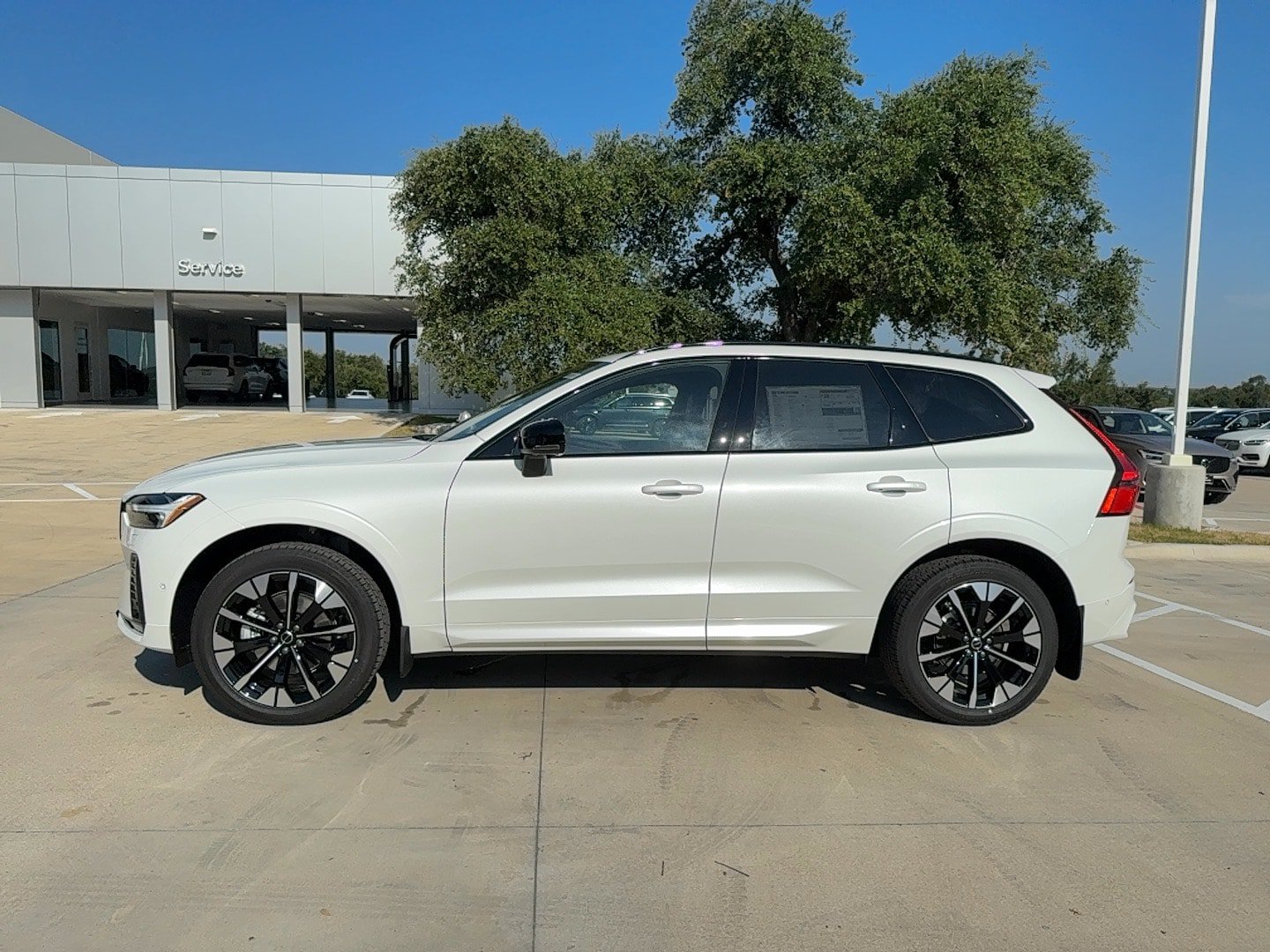 Used 2026 Volvo XC60 B5 Plus w/ Protection Package Premier AWD/4WD image 3