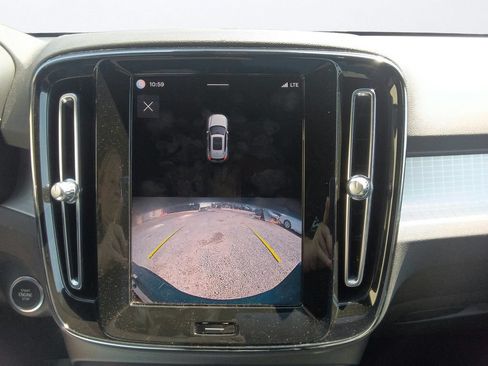 Used 2023 Volvo XC40 B5 Core AWD/4WD image 27