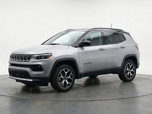 Used 2025 Jeep Compass Limited image 3