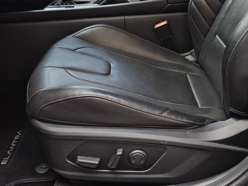 Used 2023 Hyundai Elantra Limited FWD image 19