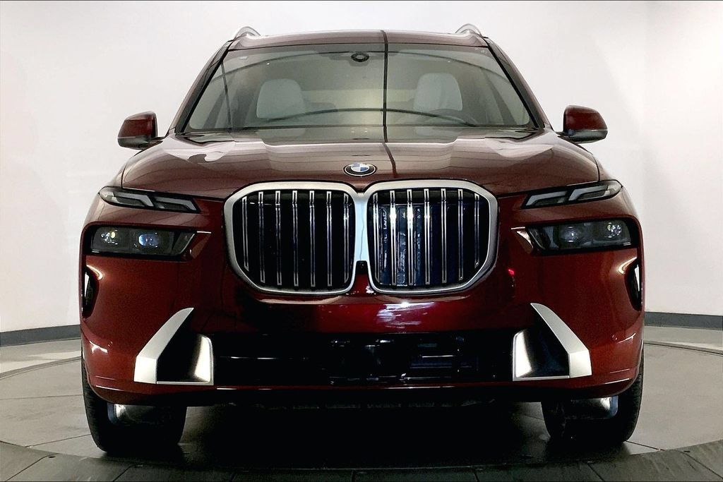 Used 2026 BMW X7 xDrive40i w/ Premium Package AWD/4WD image 2