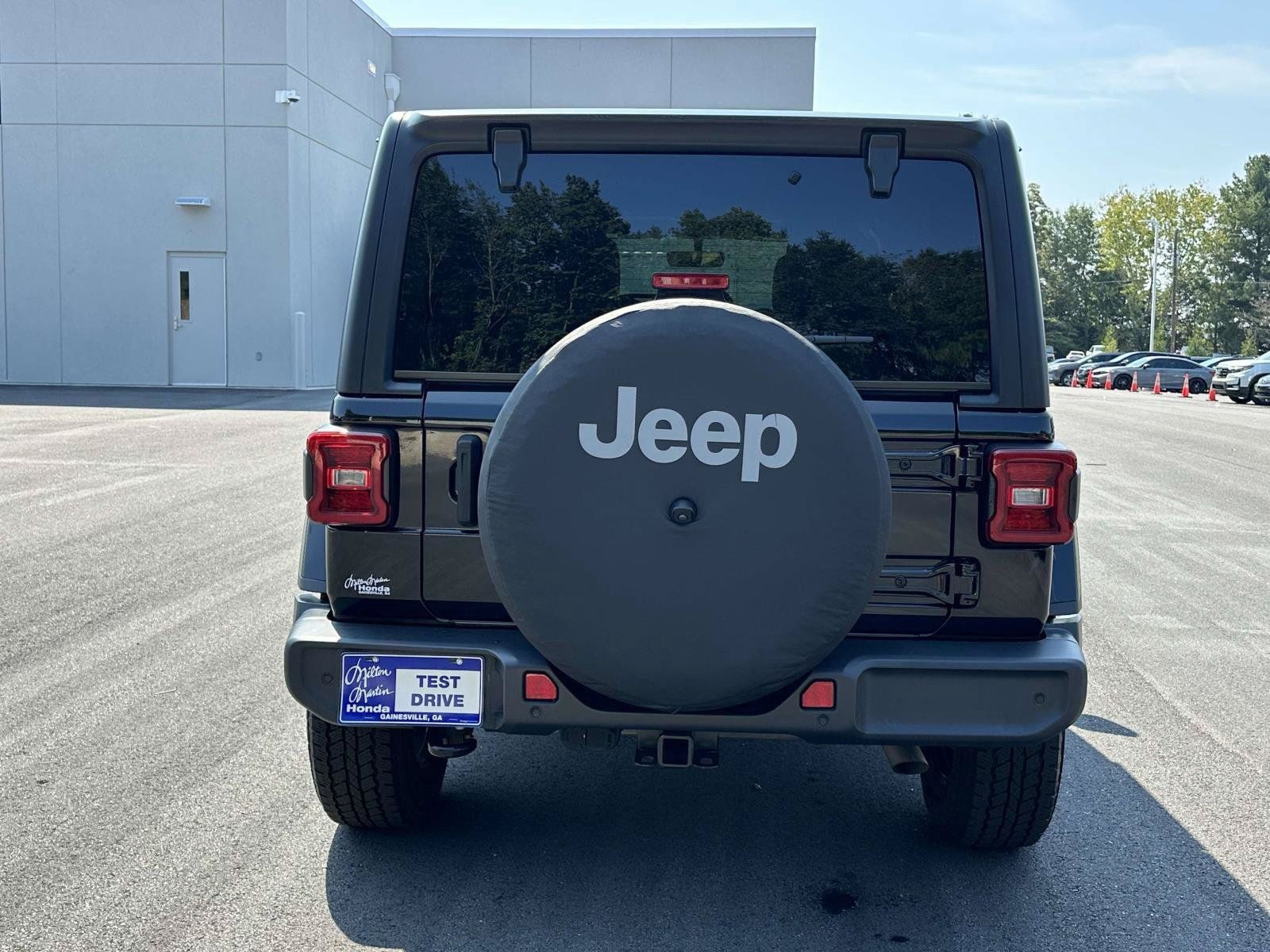 Used 2020 Jeep Wrangler Unlimited Sahara AWD/4WD image 25