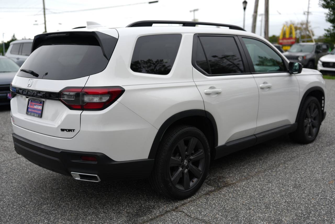Used 2025 Honda Pilot Sport image 5