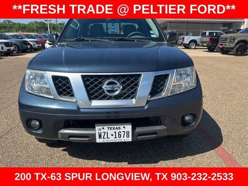 Used 2020 Nissan Frontier SV image 2