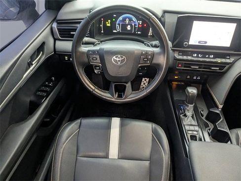 Used 2025 Toyota Camry SE image 15