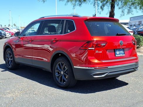 Certified 2024 Volkswagen Tiguan SE image 5