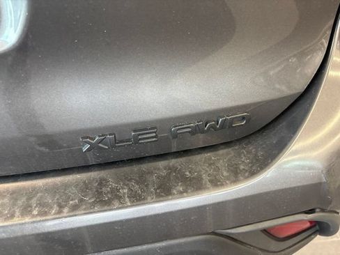 Used 2024 Toyota Highlander XLE AWD/4WD image 32
