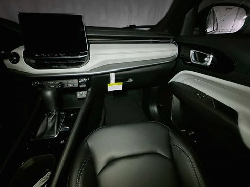 New 2026 Jeep Compass Limited w/ Sun, Sound & Navigation Group AWD/4WD image 27