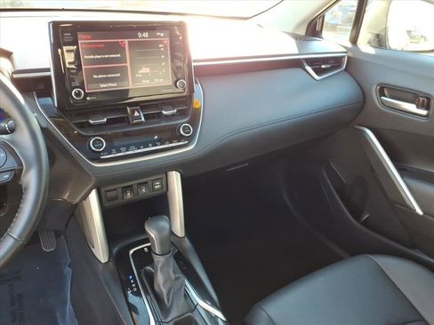 Certified 2022 Toyota Corolla Cross XLE image 13